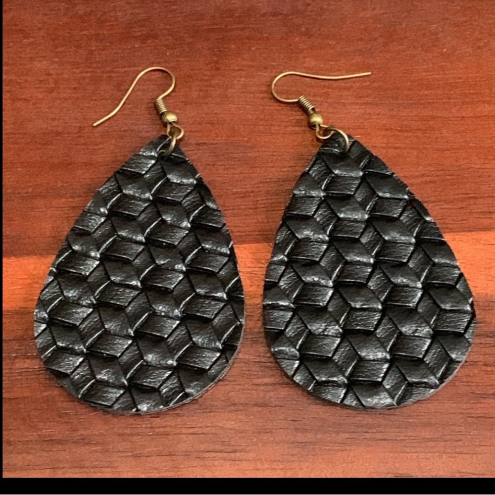 New black weave faux leather teardrop earrings